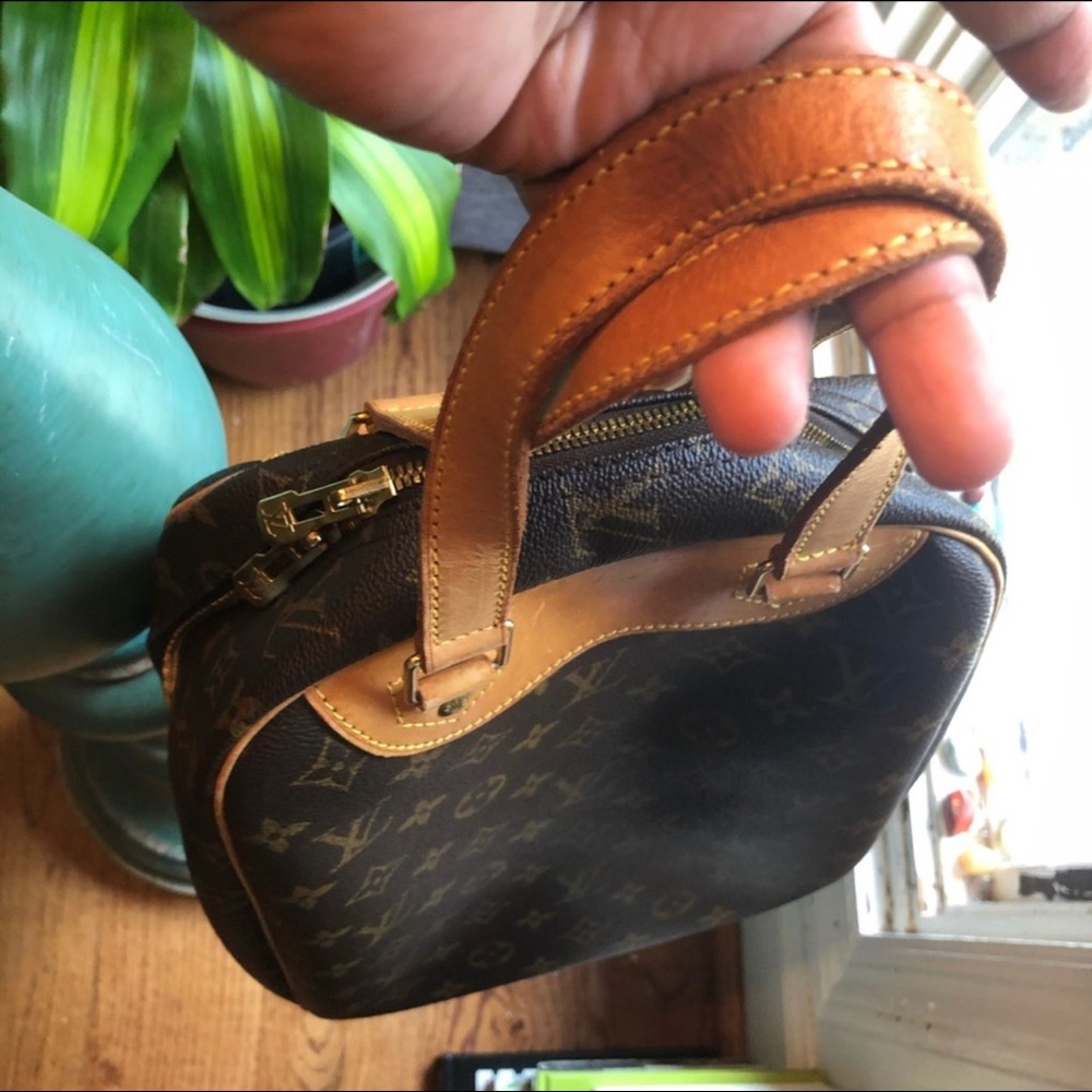 Authentic Louis Vuitton Excursion - image 7